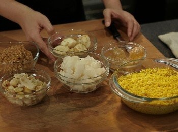 step1: 將開邊綠豆洗淨浸泡30分鐘備用