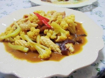 step7: 我們家還蠻喜歡蒙牌咖哩ˊ簡單方便ˊ 好幾款口味ˊ口感都很不錯ˊ 利用它本來就有的<span class="group_2">調味</span>即可ˊ完全不需要再做其他<span class="group_2">調味</span>哦~ 花椰菜我愛ˊ咖哩醬汁小朋友也能拿來拌飯ˊ 一次滿足我們的需求ˊ超棒的~~