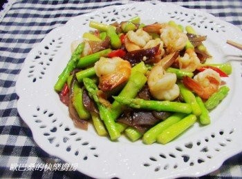 step6: 蘆筍清脆爽口ˊ蝦子彈牙鮮美ˊ 簡單搭配ˊ輕鬆就有好味道哦。 趕緊試試看~