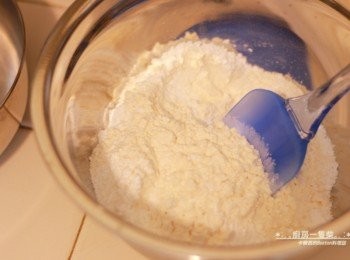 step1: 將(A)材料的所有粉類混合拌勻(低筋麵粉不需要特別過篩)。