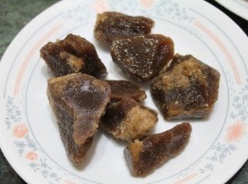 step3: 熬煮好後, 濾渣. 再趁熱加冬瓜茶磚調整甜度即完成