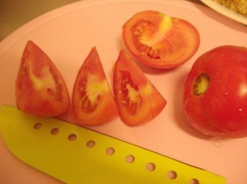 step2: 步驟2蕃茄洗淨ˊ去掉蒂頭切成適當大小