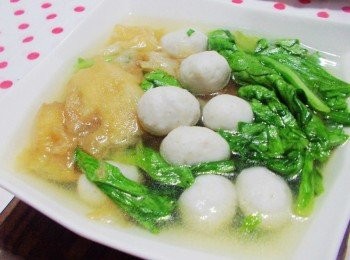 step5: 湯鮮味美的茼蒿油條虱目魚丸湯 就完成了