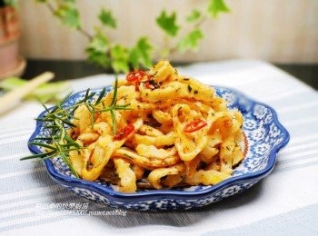 step12: <span class="group_2">調味</span>不用局限ˊ喜歡什麼就放什麼ˊ不吃辣ˊ辣椒可省略ˊ 新鮮迷迭香也可用乾燥取代(一般超市即可買到喔) 簡單方便的迷人風味ˊ有興趣的趕緊試試看。