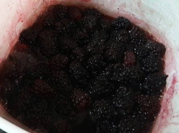 step3: 加入陶瓷鍋中 , 開中大火加熱