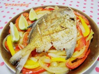 step7: 光是乾煎白鯧其實就非常好吃ˊ但略顯單調ˊ 所以再搭配上清脆蔬菜ˊ讓口感更豐富更有層次