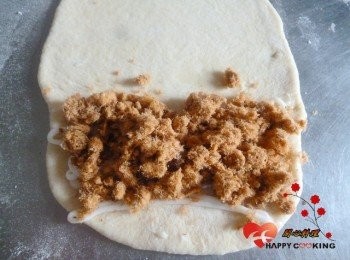 step6: 擠上沙拉醬,灑魚鬆