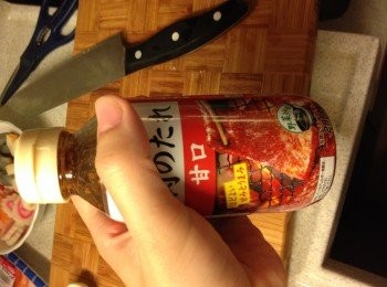 step4: 下日式燒烤醬, 轉中小火煮至洋蔥變軟即可