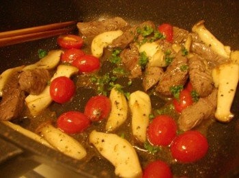 step8: 最後完成前再灑上少許新鮮巴西利即可