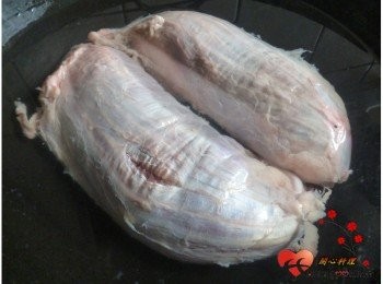 step1: 牛腱放入冷水鍋中煮開川燙洗淨