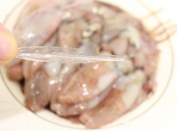 step1: 將小卷背部硬硬的管拔除。