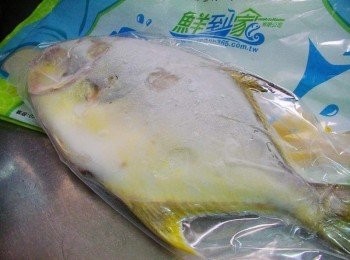 step2: "鮮到家"是以產地直送的方式，省下中間商轉手與量販店上架費， 完全回饋消費者，以平實的價格，提供最新鮮的食材， 真空包裝長效保鮮ˊ確保品質新鮮不變質。 收到魚貨如沒在第一時間用ˊ請直接冷凍ˊ 如準備料理就自然退冰處理即可