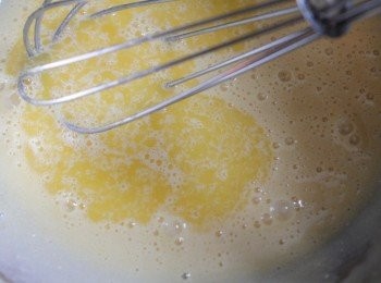 step2: 再加入所有的濕性材料攪拌均勻