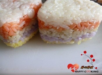 step2: 用三角模型裝入各色彩米,壓緊