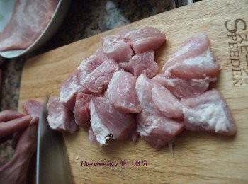 step2: 豬肉洗淨瀝乾, 切丁手剁成肉醬