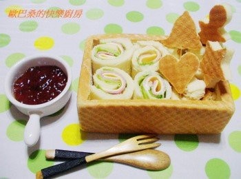 step11: 17.然後將完成的麵包卷和造型麵包組合於原來麵包盒中就大功告成囉~