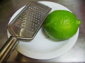 step4: 檸檬用刨皮刀取皮末備用(檸檬皮含天然精油ˊ也是香氣來源)