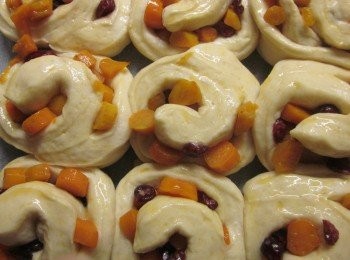 step7: 作法6.做第2次醱酵,約35分鐘後<span class="group_2">麵團</span>漲成兩倍大刷上蛋液