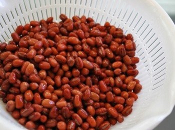 step4: 紅豆洗淨浸泡6小時(或隔夜)，瀝乾備用