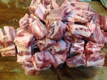 step2: 將牛肉川燙後沖洗備用。