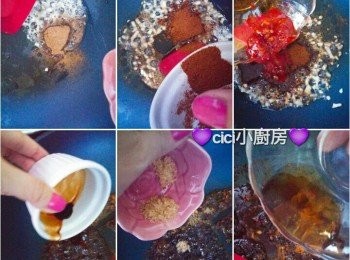 step3: 在鑊加入油燒熱後，轉小火先後放入蒜蓉、辣椒油、豆瓣醬、五香粉、辣椒粉、生抽、糖和紹興酒兜勻炒至香。