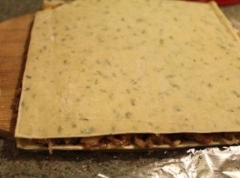 step2: 再蓋上一張蔥油派皮