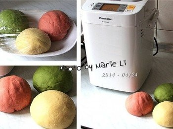 step4: 超級感謝 105T 讓我省時省力了不少 輕輕鬆鬆就完成了三色麵糰 將麵糰揉圓之後用保鮮膜包起來 放進冰箱冷藏最少一個小時以上 最多可放 2~3 天之內將它吃完 從冰箱取出回溫半個小時再使用。