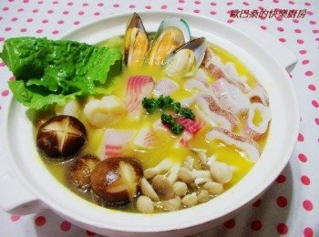 step6: 因海鮮易熟ˊ所以最後才加入ˊ然後依喜好習慣方式ˊ邊滾邊吃即可