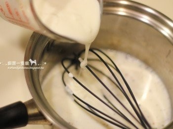 step8: 再拌入無糖原味優格攪勻。