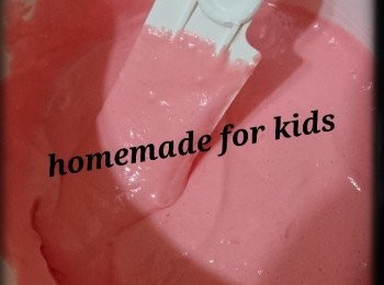 step3: 4. 把蛋黃漿分三次用膠刮fold in方法加入打起的蛋白