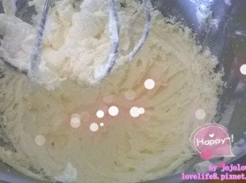 step2: 將牛油，糖打至鬆軟