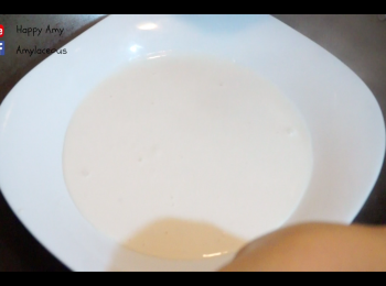 step6: 倒入麵糊，水滾後以中火蒸14-15分鐘。