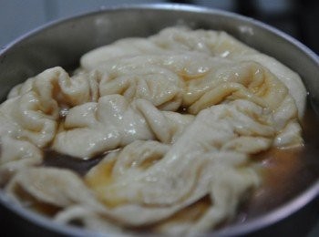 step2: 沖洗後放入鍋中，放入<span class="group_2">醃料</span>醃漬2小時