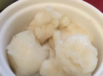 step1: 粿粹材料拌勻成粉團，分4份，放進滾水煮熟後撈起。