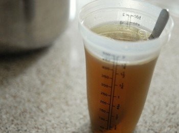 step2: 將水，蜂蜜，黑糖拌勻備用