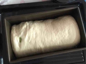 step7: 然後用已預熱了180度焗爐焗30分鐘，如果太早上色，則蓋上牛油紙。放涼即可切片享用。
