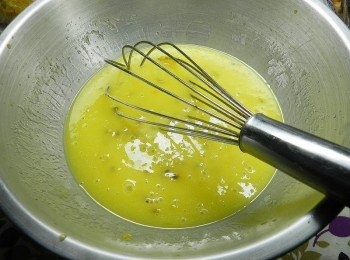 step3: 加入水與百香果拌勻(水與百香果總重160克)