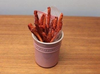 step4: 出爐後，可稍稍放在架上待涼，番薯條會比較鬆脆。