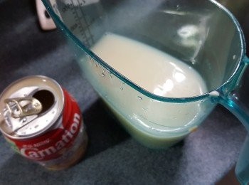 step5: 如做冰條:將部份冰糖水加入適量淡奶拌勻(糖水份量要因應冰條模大細而決定)