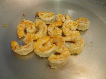 step5: *炒蝦仁，撈起。