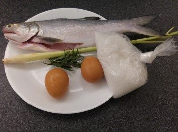 step1: 今次選用巳打鱗的馬友(原因魚檔老闆錯手打了魚鱗)。