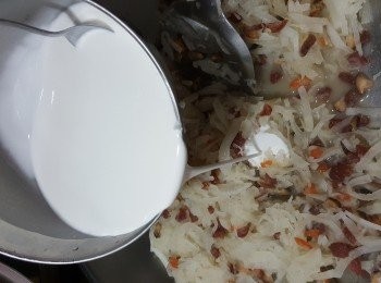 step14: 慢慢倒入粉漿