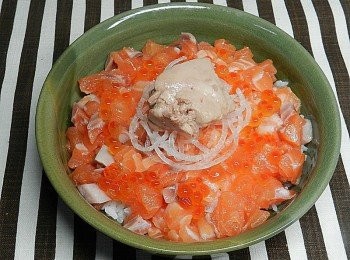 step4: 放上白蘿蔔絲與冰島鱈魚肝