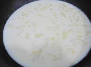 step3: 倒入雞高湯及牛奶!!!