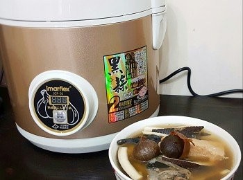 step10: 清甜滋潤的黑蒜椰子烏雞瘦肉湯就完成啦
