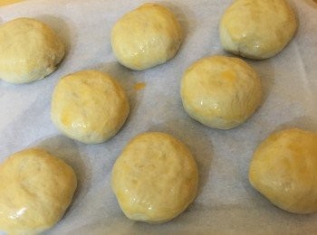 step8: 完成後，取出熱水和麵包。預熱焗爐180度。