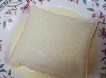 step2: 準備吐司放入步驟1中吸滿汁液
