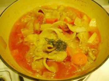 step6: *蓋鍋中小火燉煮50分左右即可上菜~