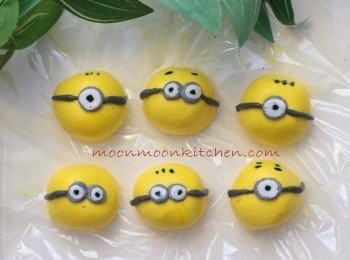 step1: 糯米粉加入清水，混合搓揉光滑，先用保鮮紙蓋住。