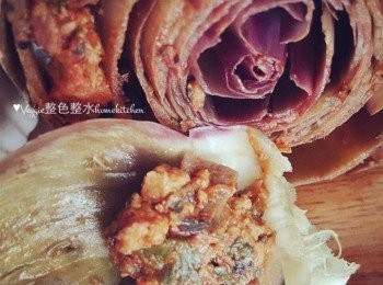 step5: 如何進食雅枝竹？
* 拉出雅竹枝花葉子，葉子底部放在嘴裡，用牙齒拉出底部果肉。
* 繼續由外食到雅竹枝的心 (Choke)， 除去毛毛狀部分，享受雅枝竹的心。
* 雅枝竹心是最美味最多肉的部份。